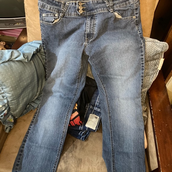 Womens jeans and capris - Picture 7 of 7